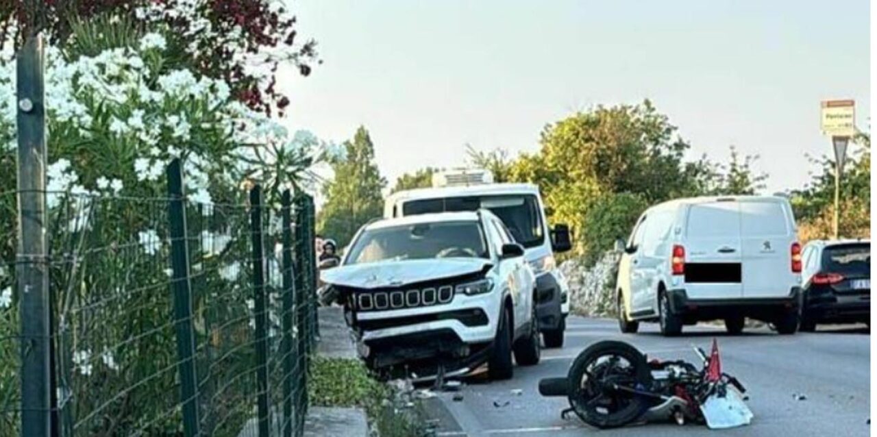 Ivan Laghezza, motociclista 19enne, muore schiacciato sotto un auto