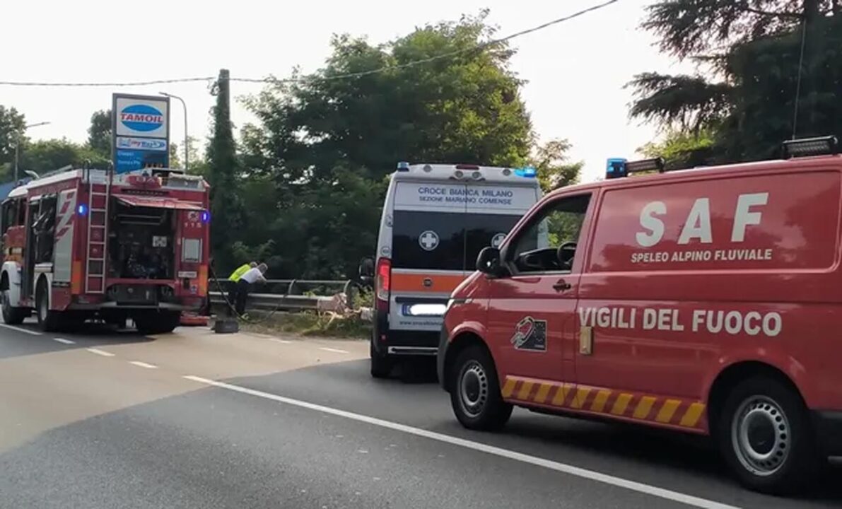 Stefano La Torre, 41 anni, muore sbalzato dalla moto dopo scontro con auto