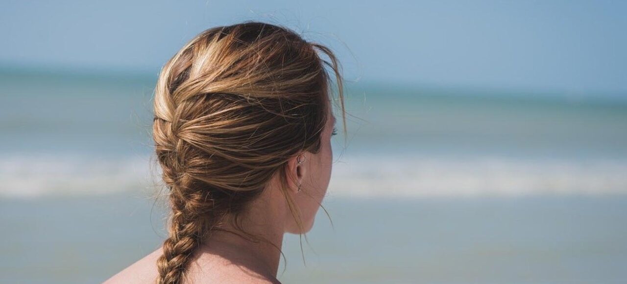 Al mare: capelli lunghi o corti? La sfida estiva