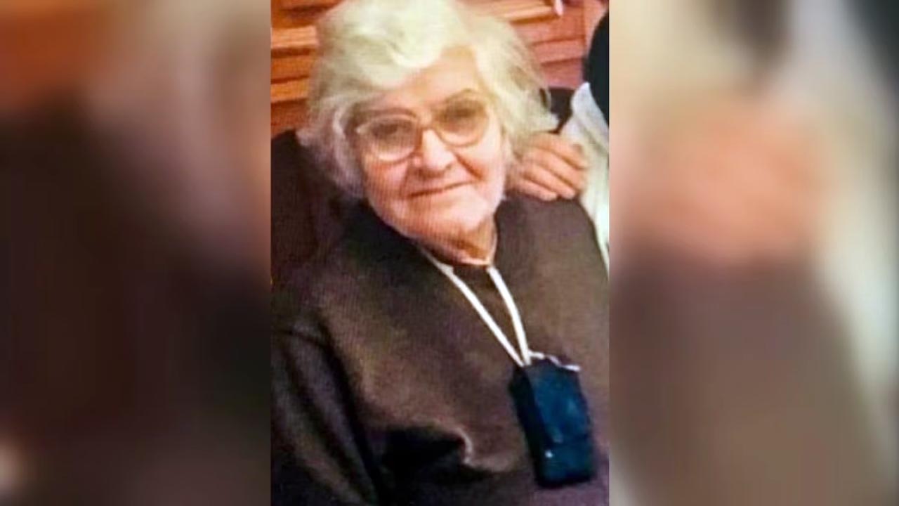 Antonietta Arcuri, 76 anni, morta a casa sua sotto un cumulo di rifiuti