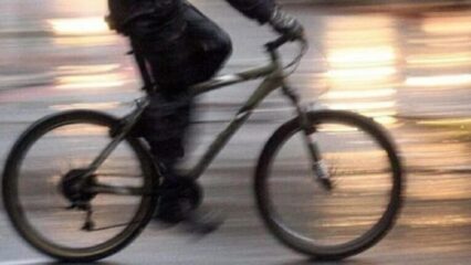 Uomo 65enne cade dalla bici e muore