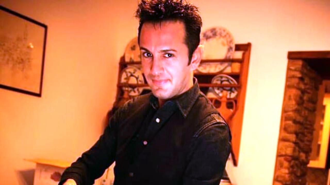 Domenico Orlando, 26 anni, finisce con la sua moto contro un’auto