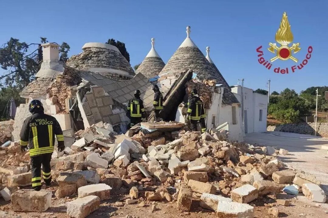 Salta in aria un trullo nel Brindisino: ferita una donna, si scava ancora