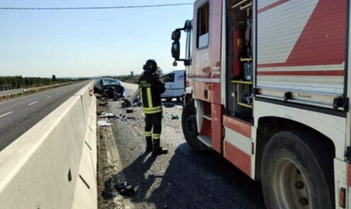 Uomo di 68 anni è morto in incidente stradale: viaggiava contro mano