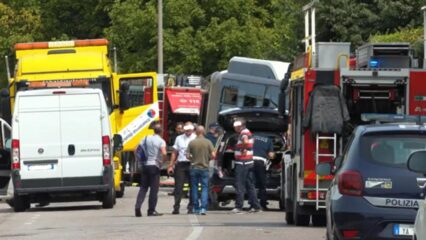 Bus di linea fuori strada: un morto e sette feriti, due gravi