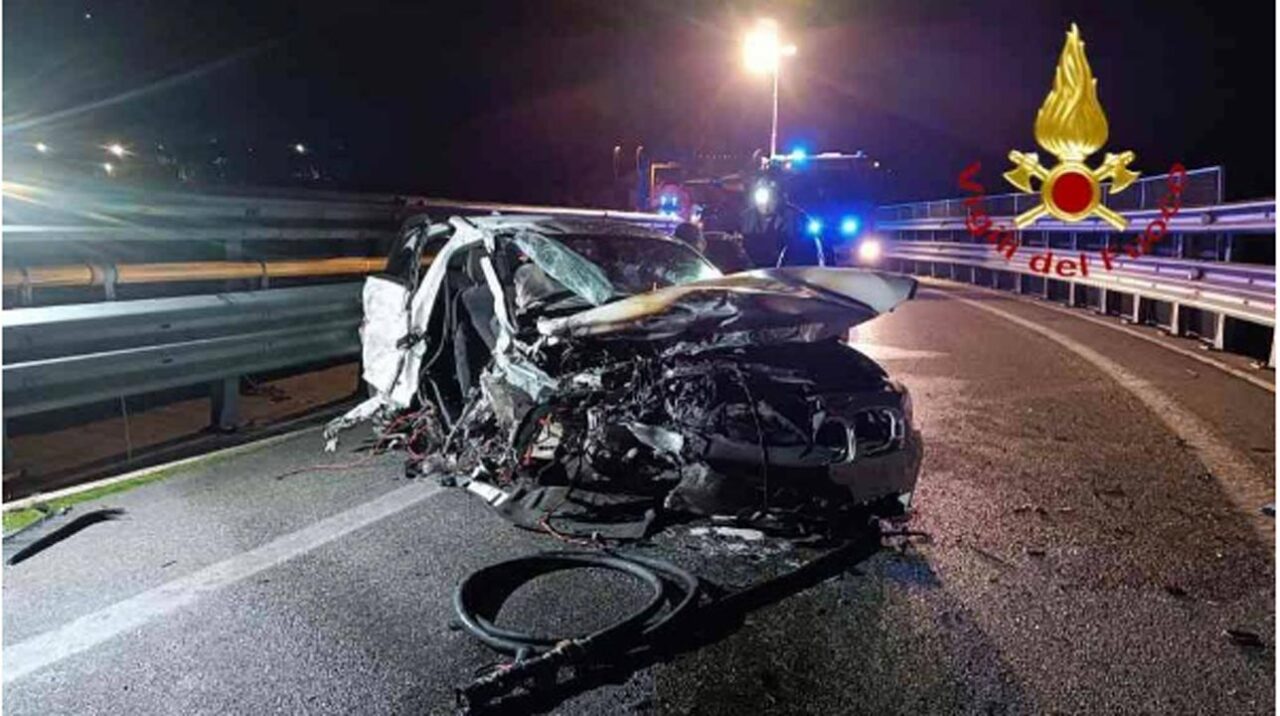 Autostrada A33: due giovani morti in incidente stradale