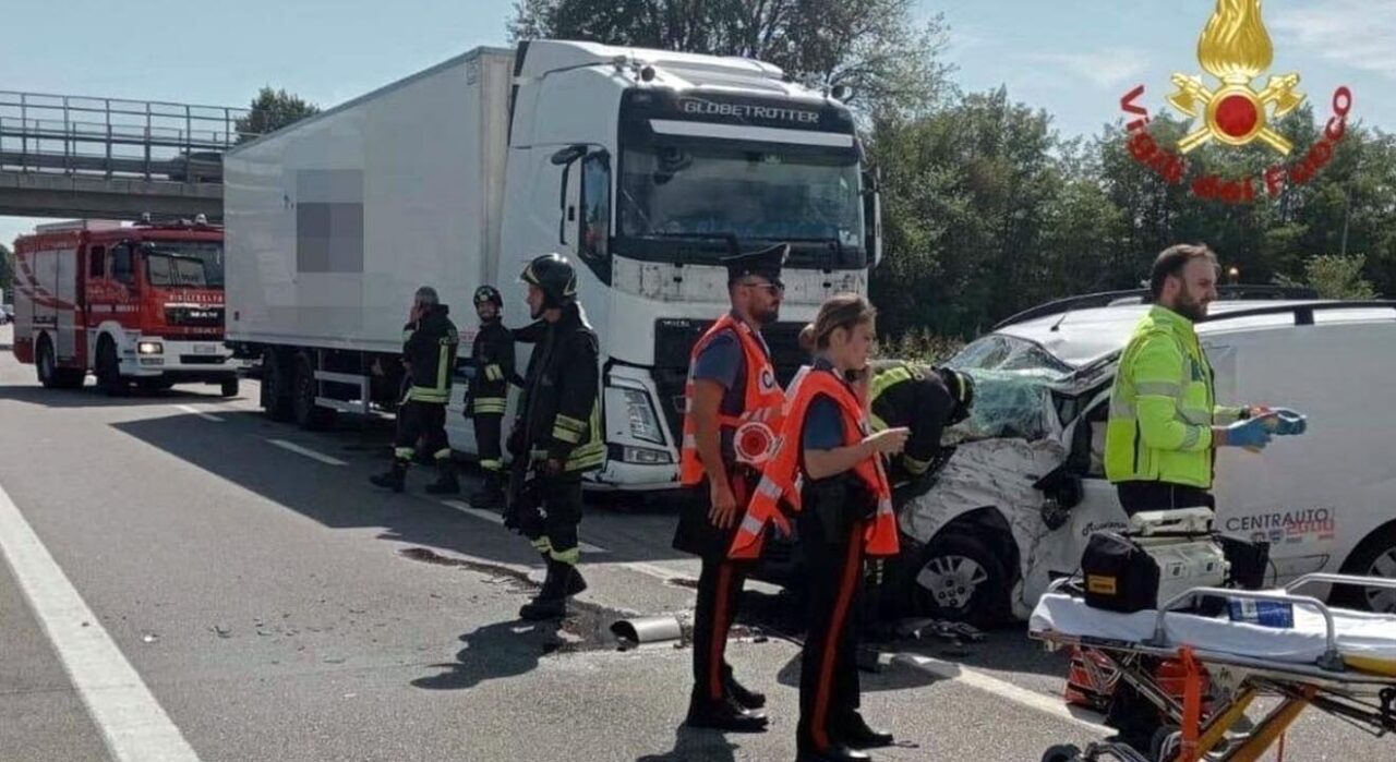 Incidente stradale: anziano muore nello scontro fra furgone e camion