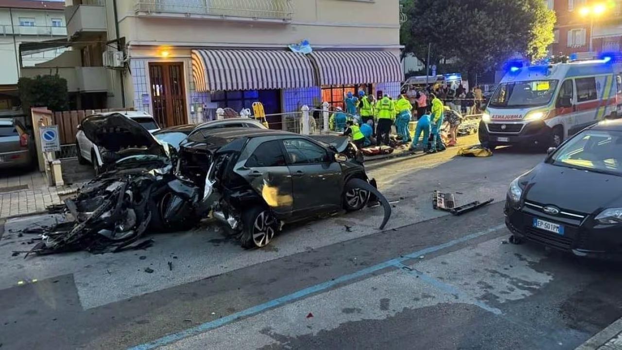 Lido di Camaiore: due ragazze morte e sei feriti, tre gravi in incidente stradale