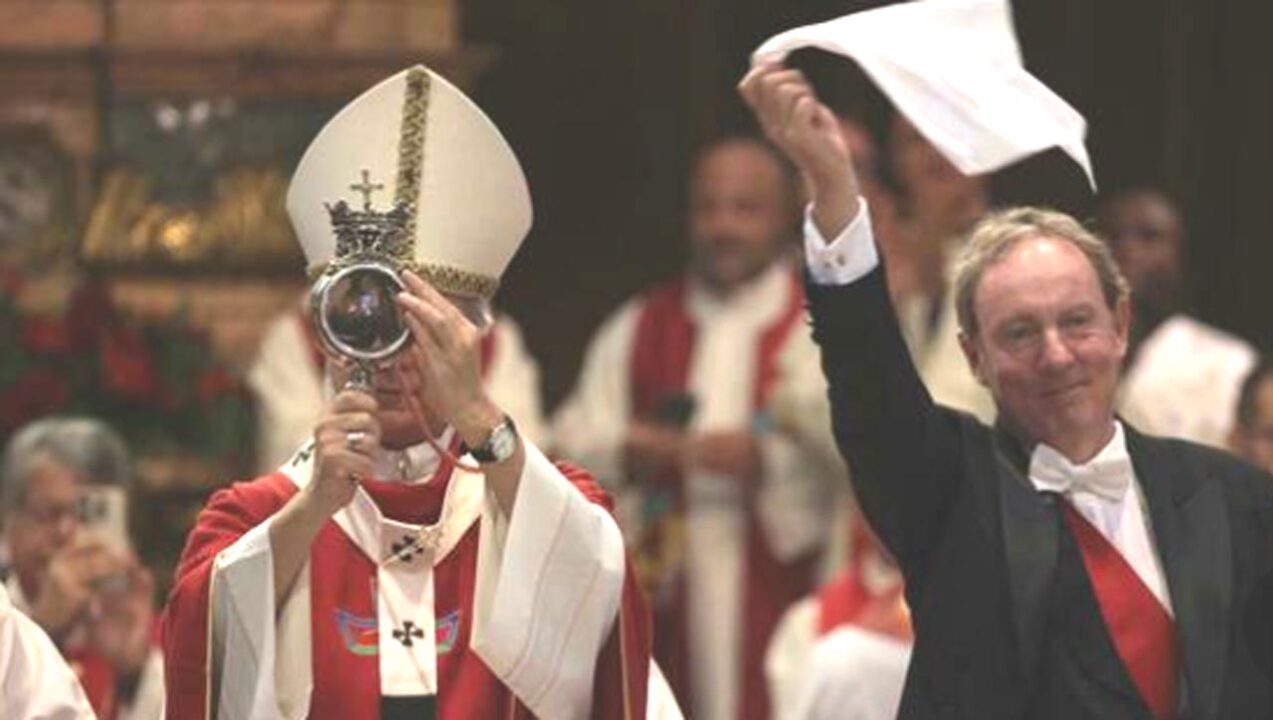 Miracolo di San Gennaro: alle 10.01 il sangue si è sciolto