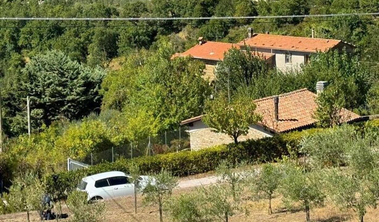 Padre, madre e figlia trovati morti. Omicidio-suicidio?