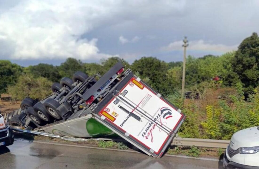 Autostrada Taranto-Bari: tre morti, un Suv è finito contro un tir