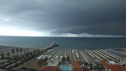 Bomba d’acqua sulla Liguria, tromba d’aria e migliaia di fulmini sulla Toscana