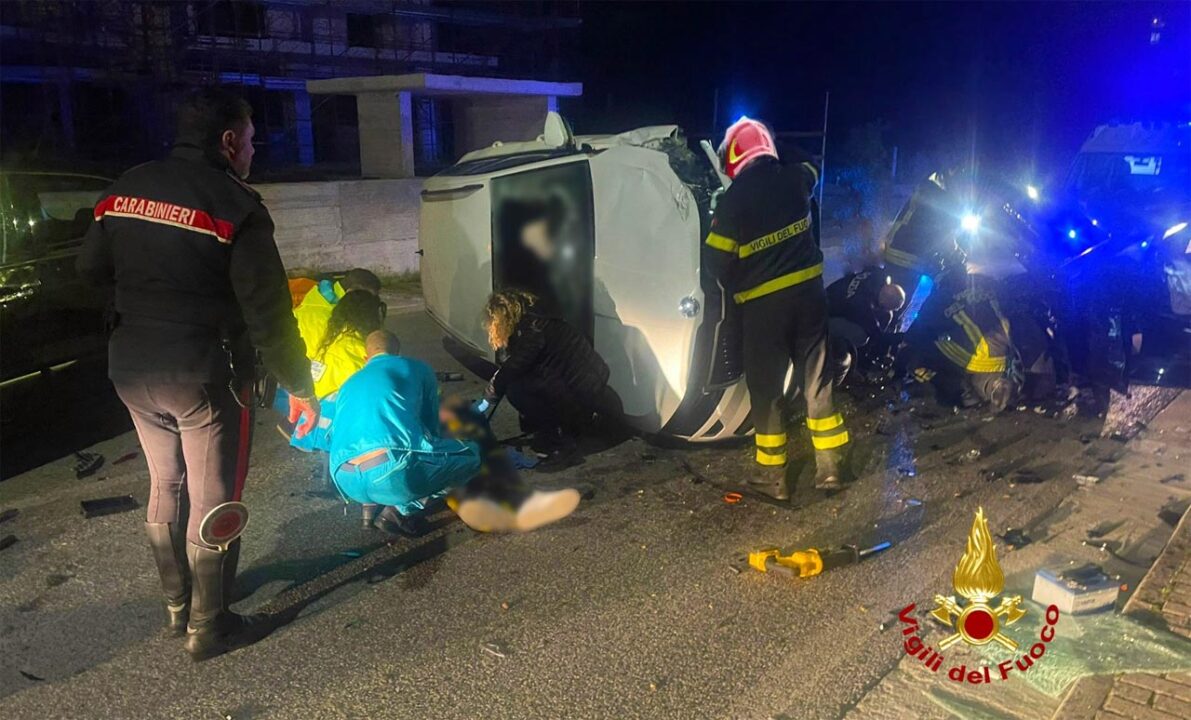 Avellino: si scontrano tre auto, tre feriti gravi