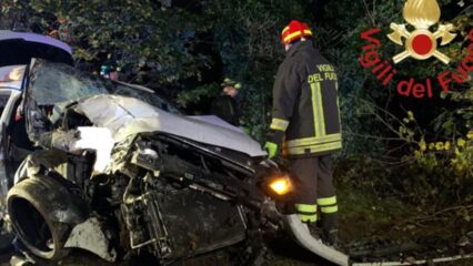 Carugo: auto fuoristrada, 5 ragazzi a bordo. Uno è morto