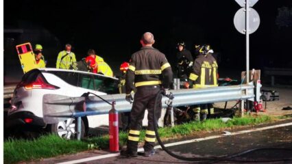 Marco Ghiroldi, operaio 37enne, con l'auto fuori strada: muore sul colpo