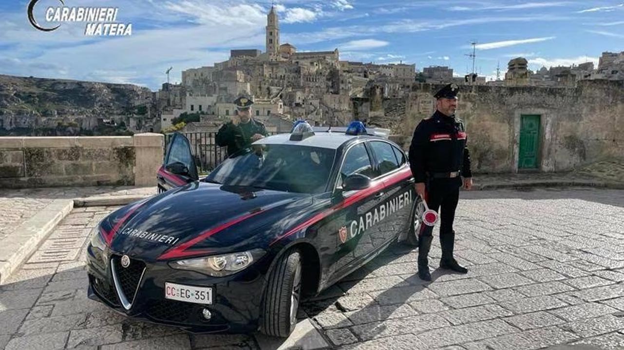 Matera: uccide la moglie e poi tenta il suicidio