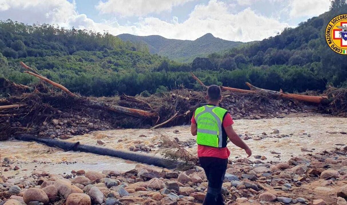 Sardegna: fiumi straripati e strade interrotte. Un disperso