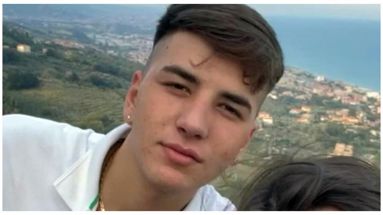 Biagio Manzaro, 20 anni, finisce con l’auto contro un cancello e perde la vita