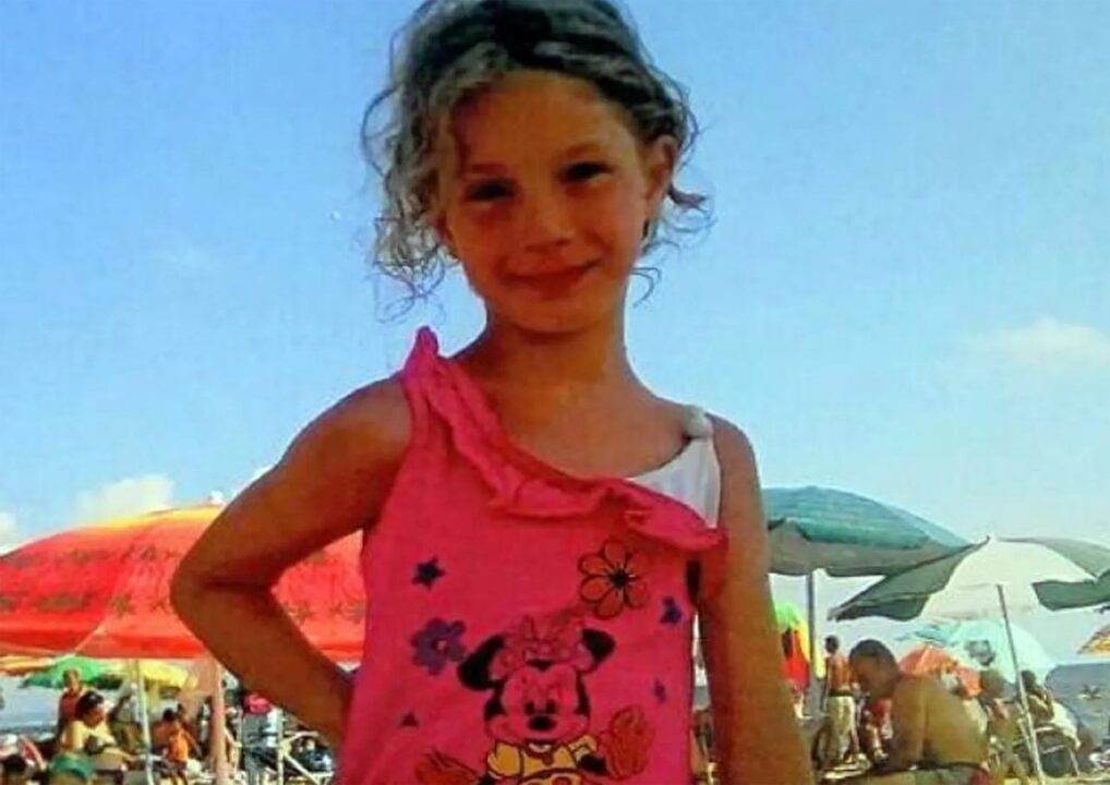 Fortuna Loffredo, lanciata da un palazzo a 6 anni, da 10 anni attende sepoltura