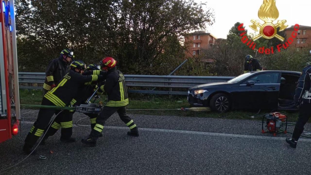 Milano-Meda: 56enne muore nell’impatto fra auto e furgone