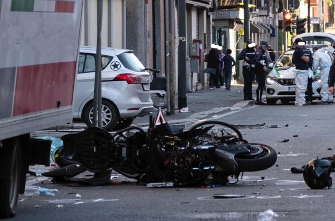 Milano: Enzo Stefano Caparra, 24 anni, muore nello scontro fra moto e auto