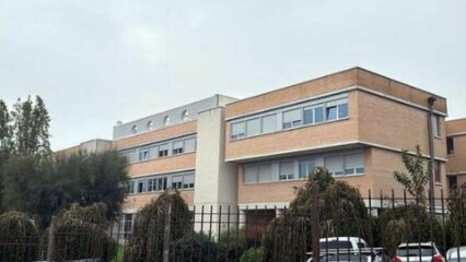 Recanati: studentessa 15enne precipita dal secondo piano a scuola