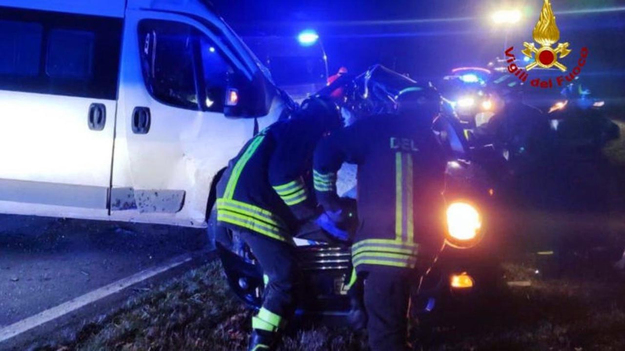 Giovane 31enne perde la vita nello scontro fra auto e furgone