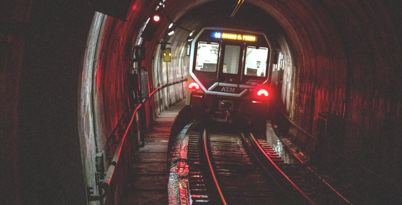 Milano: 14enne si toglie la vita lanciandosi contro il treno