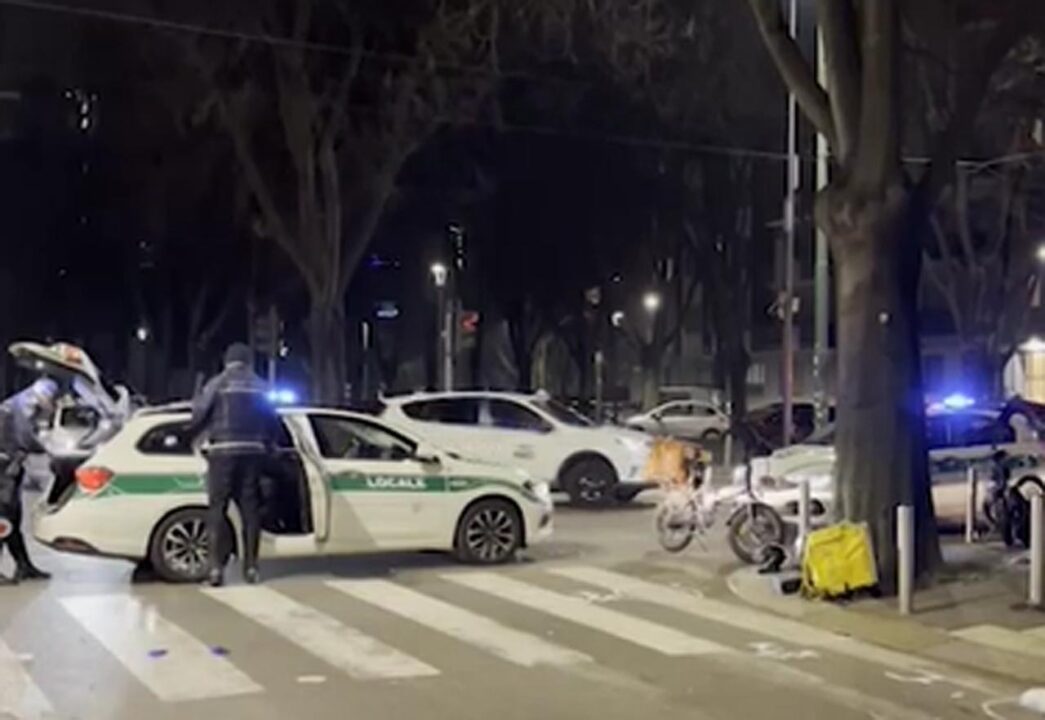 Milano: rider in bicicletta travolto e ucciso da un’auto