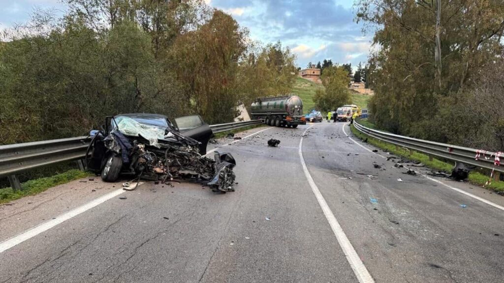 Palermo Agrigento Schianto All Alba Muoiono Ragazzi E I Feriti