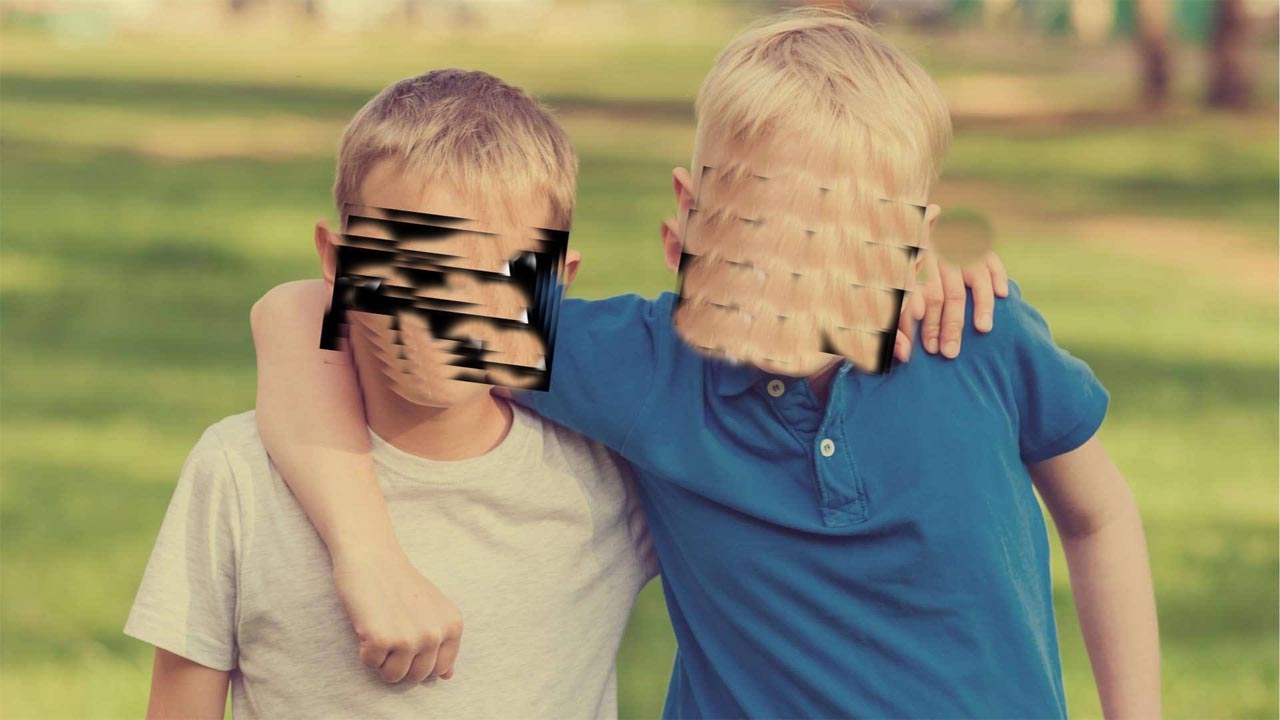 Condividi foto e video di bambini sui social? Ecco quando serve il permesso