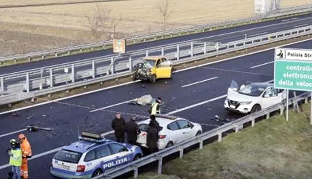 Autostrada A26: due morti e due feriti in incidente stradale