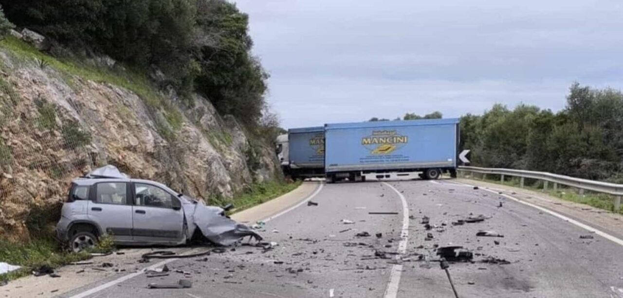 San Nicandro Garganico: tragico scontro fra auto e camion. 1 morto