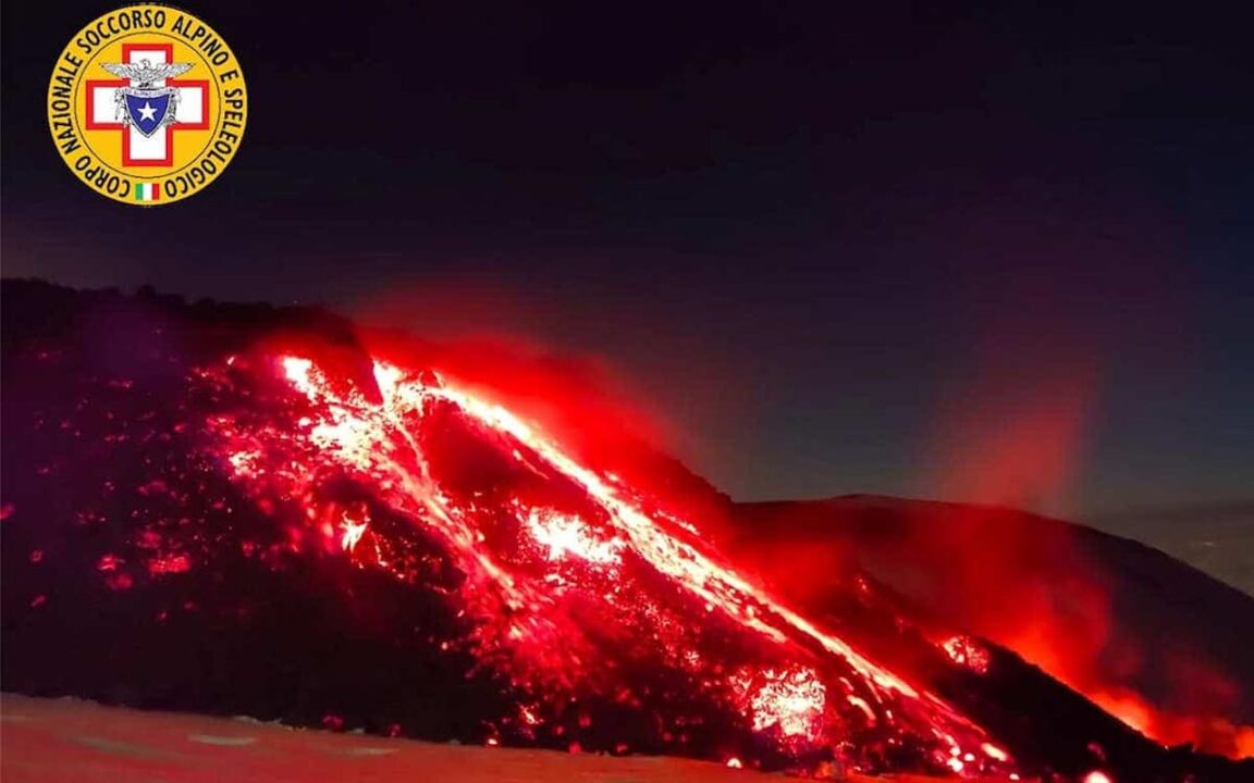 Eruzione Etna: disagi all’aeroporto di Catania. Voli dirottati