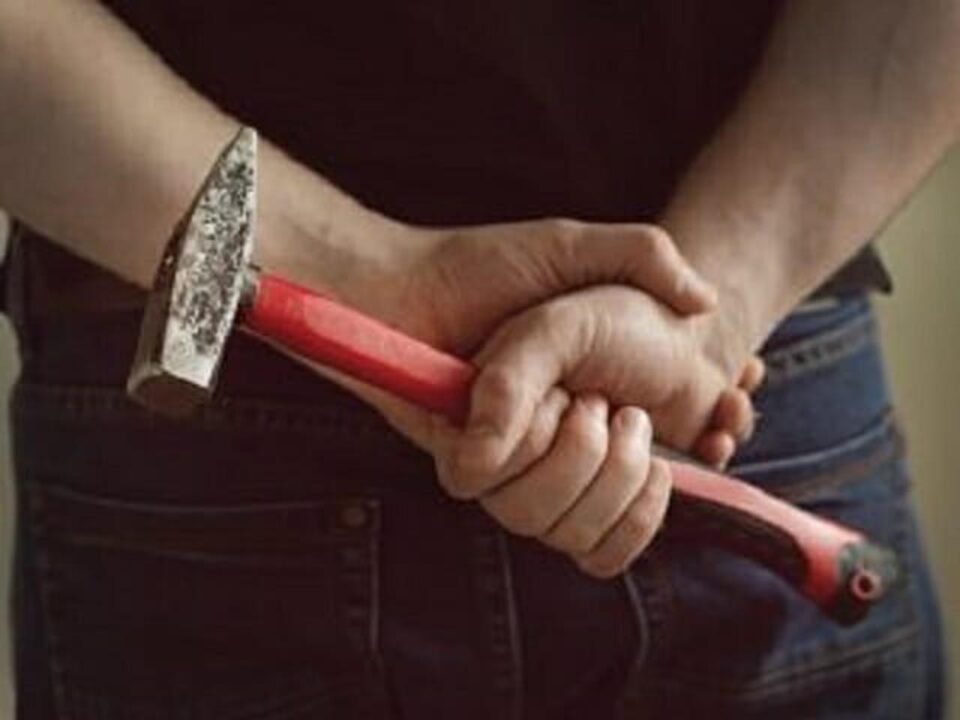 Bari: martellate in testa alla donna dopo il prelievo al bancomat