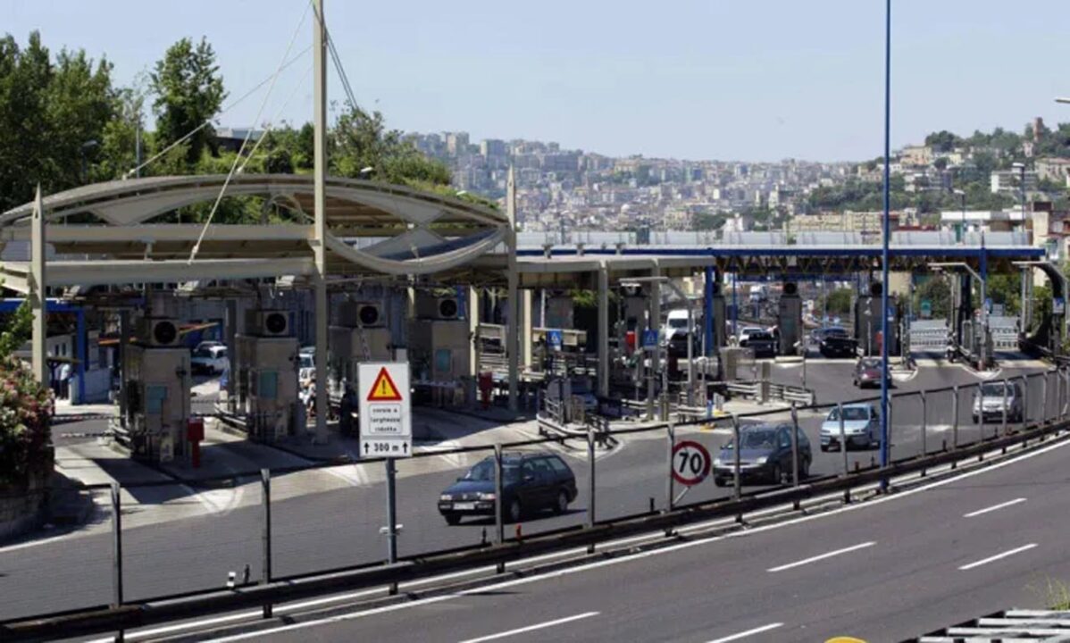 Napoli: morti due centauri in incidente in Tangenziale