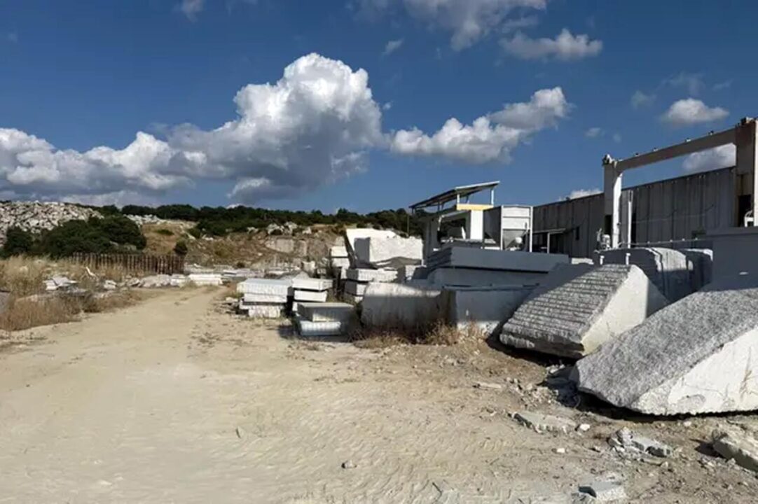 Pietro Bua muore schiacciato da una lastra di granito