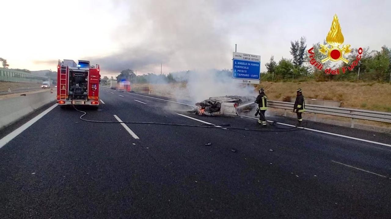 Autostrada A1: auto si incendia dopo scontro. 3 i feriti in codice rosso