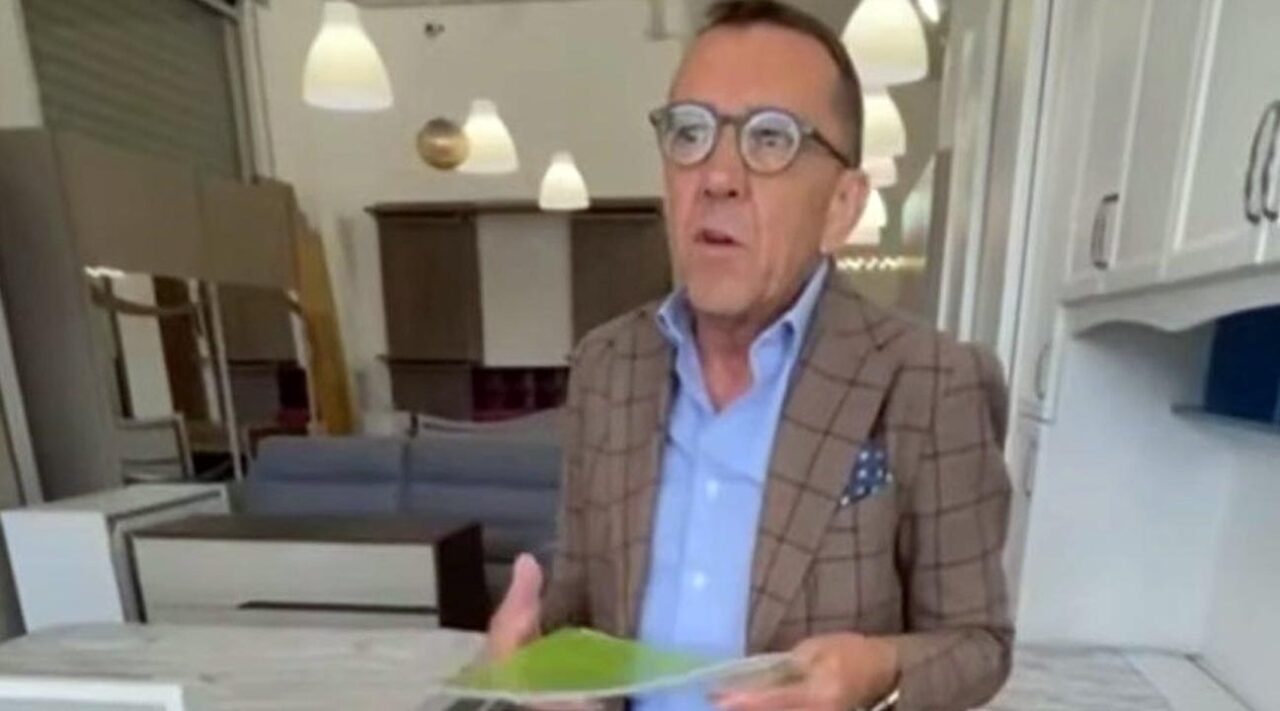 Pino Barletta si tuffa dalla barca e muore