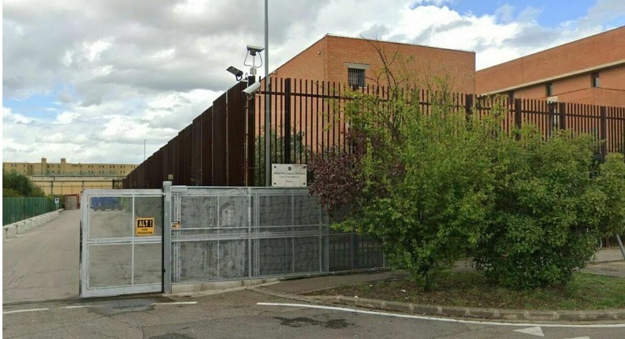 Detenuto trovato senza vita nel carcere di Prato: è giallo