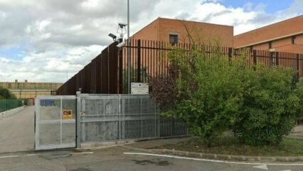 Detenuto trovato senza vita nel carcere di Prato: è giallo
