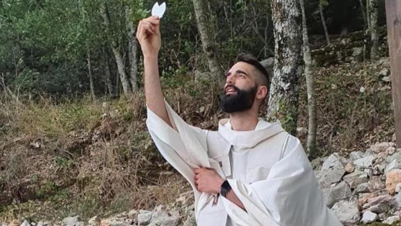 Don Matteo Balzano: lacrime alle esequie del prete suicida