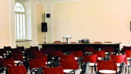 Prof minacciata dalla mamma di un'alunna: "Ti aspetto fuori"