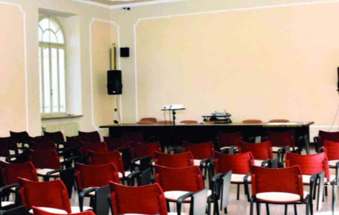 Prof minacciata dalla mamma di un’alunna: “Ti aspetto fuori”