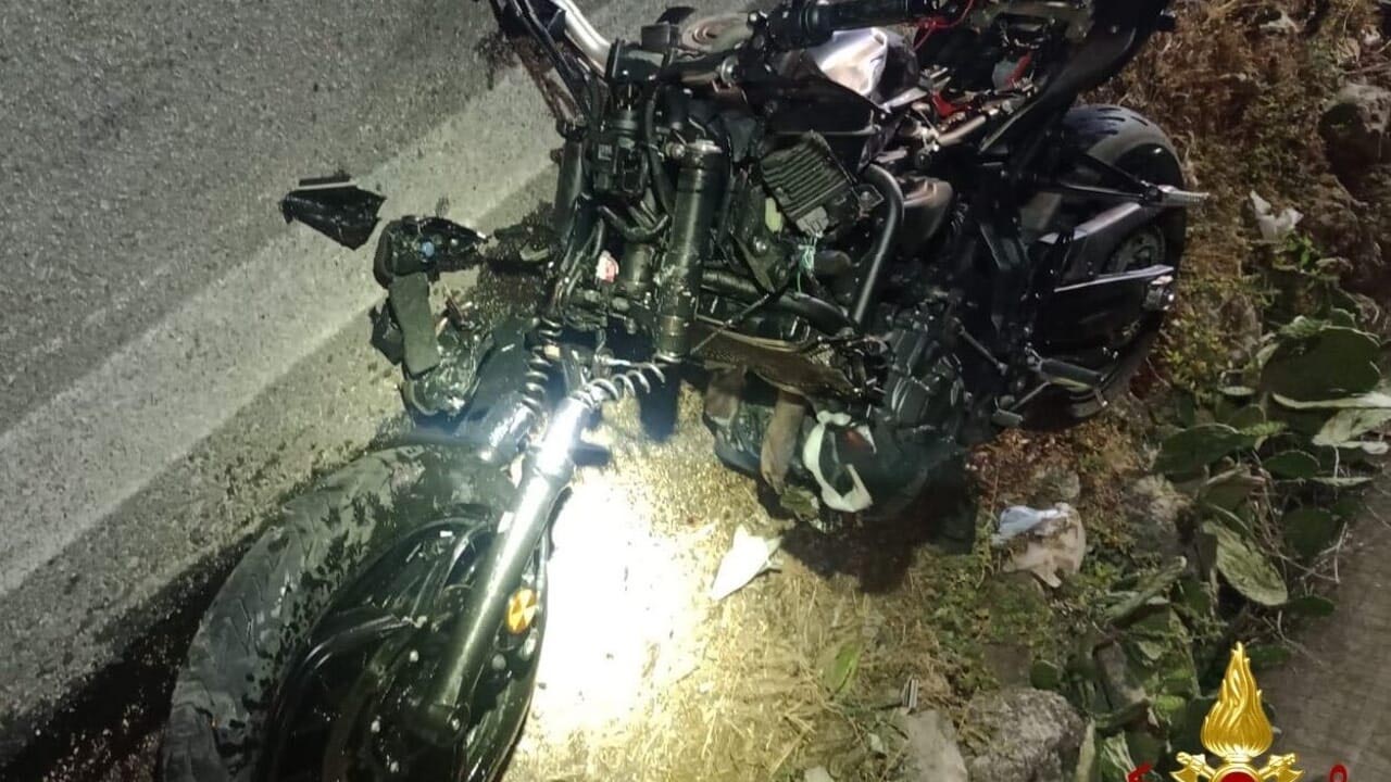 Tragico incidente nel barese: giovane motociclista perde la vita