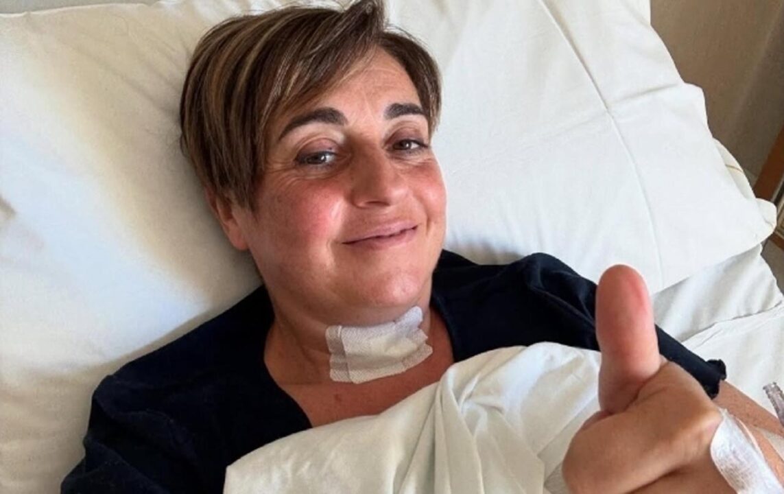 Benedetta Rossi, simpatica cuoca, è in ospedale con il cerotto alla gola