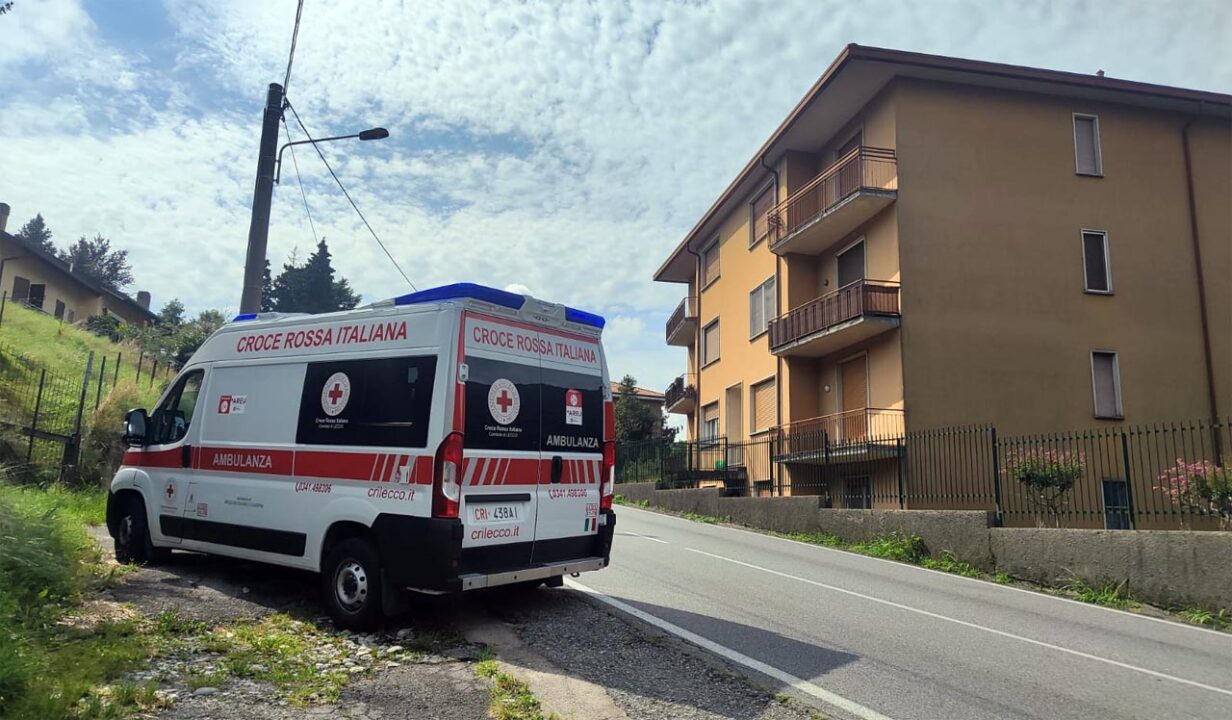 Uomo di 56 anni trovato morto in casa a Brivio