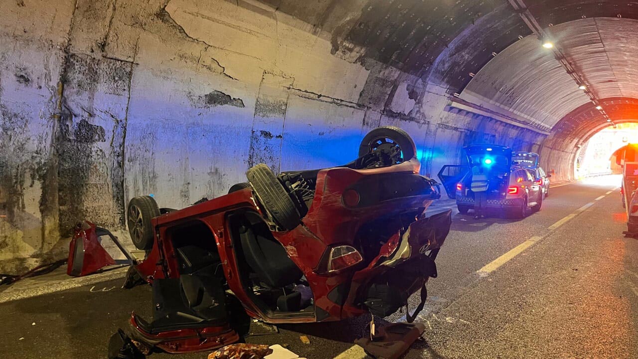 Rapallo: caos in A12 per il ribaltamento di un’auto in galleria