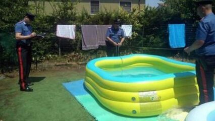 Raffaele Sallemi, bimbo di due anni, muore annegato nella piscina gonfiabile