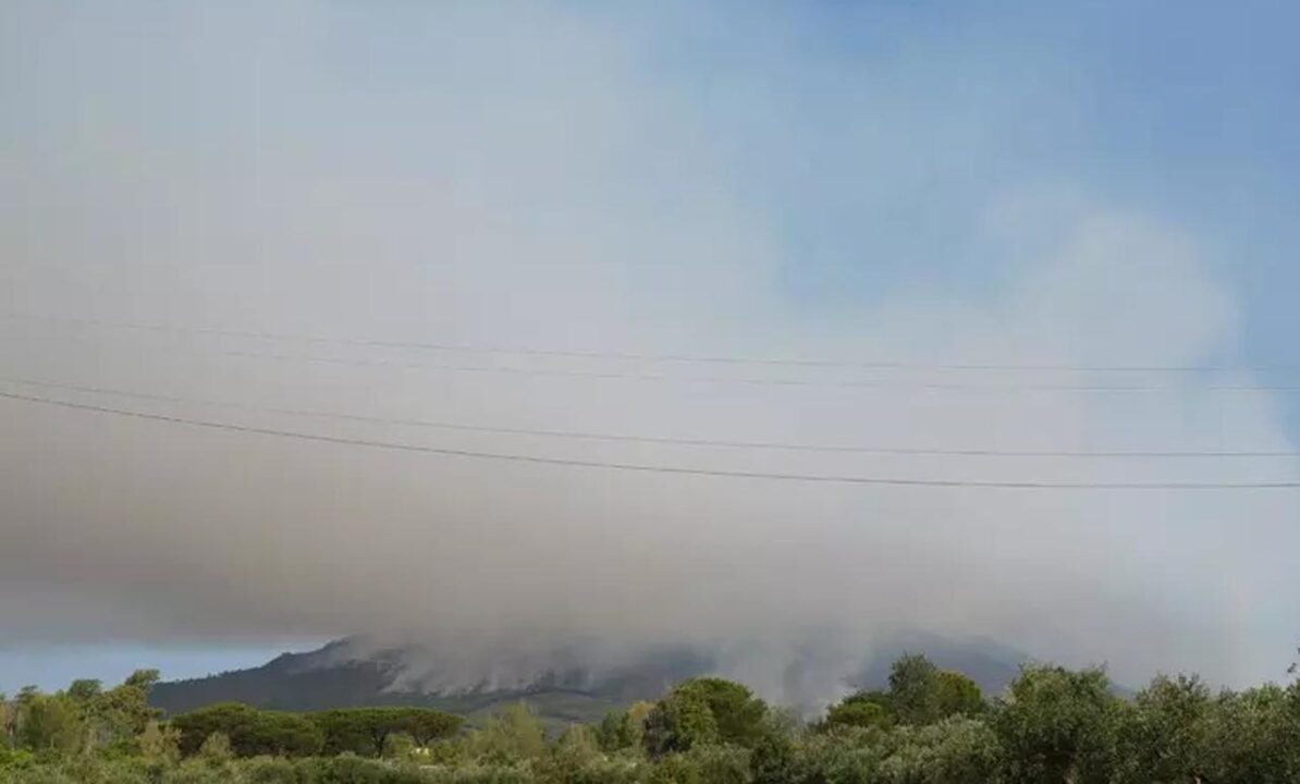 Vesuvio infiammato: ancora in atto le operazioni di spegnimento